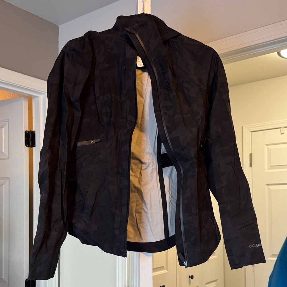 Lululemon Athletica Black Camo shell